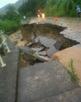 Petit Valley main road b4 u head over to marava.jpg