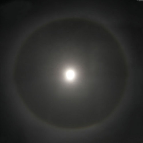 600px-halo_around_moon.jpg