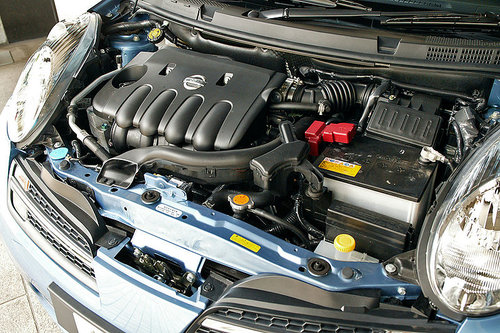 800px-Nissan_HR16DE_001[1].jpg