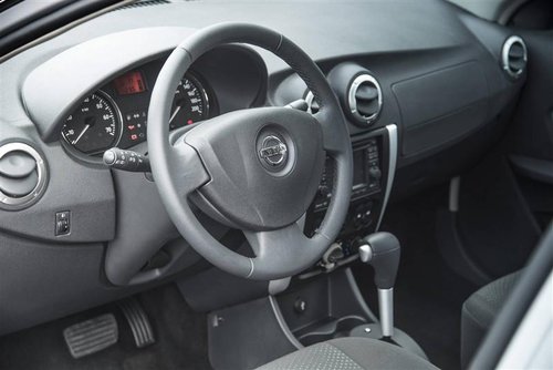 2013-Nissan-Almera-Sedan-Image-i08-800.jpg