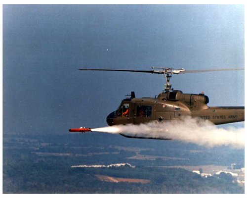 Hellfire_missile_on_helicopter.jpg