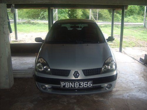 Renault Clio front view 1.jpg