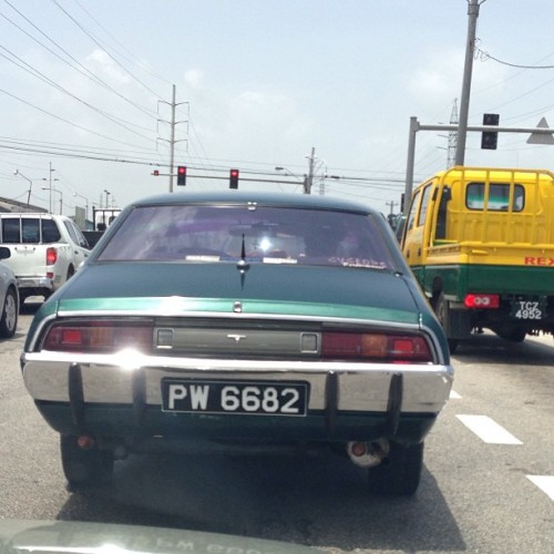 Old school Toyota Mark II.jpg