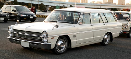 nissangloriaa30wagon.jpg