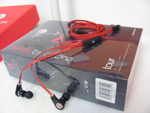 my dr.dre earbuds.jpg