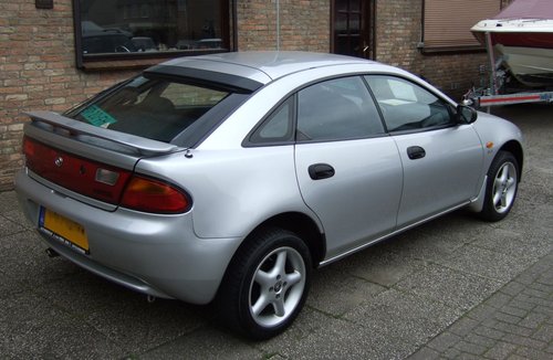 swotti-versus-mazda-323f_d086b.jpg