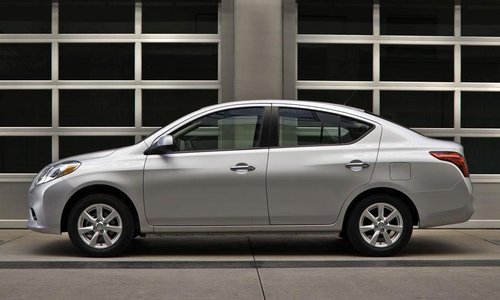 nissan-versa-11.jpg