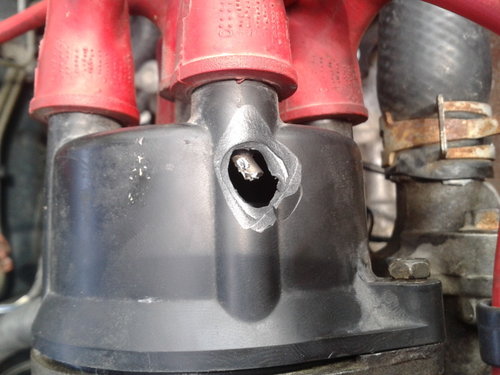 distributor hole.jpg