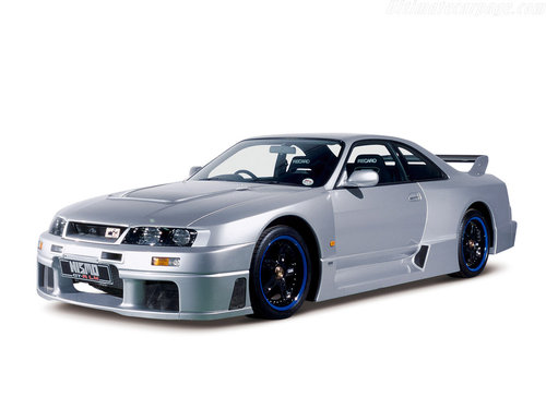 Nissan-Skyline-R33-GT-R-LM-Road_1.jpg