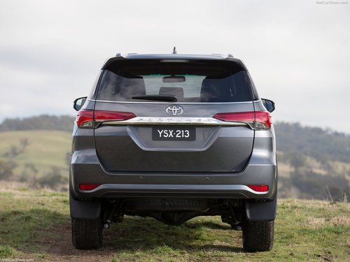 Toyota-Fortuner_2016_1024x768_wallpaper_12.jpg