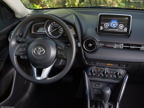 Toyota-Yaris_Sedan_2016_1024x768_wallpaper_1f.jpg