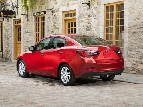 Toyota-Yaris_Sedan_2016_1024x768_wallpaper_16.jpg