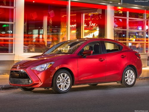 Toyota-Yaris_Sedan_2016_1024x768_wallpaper_04.jpg