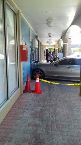 grand-bazaar-atm-car-accident.jpg