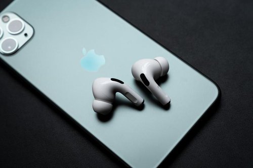 https___hypebeast.com_wp-content_blogs.dir_6_files_2019_10_apple-airpods-pro-3-new-design-features-closer-look-6.jpg
