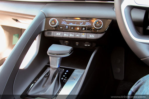 2021_Hyundai_Elantra_12.jpg