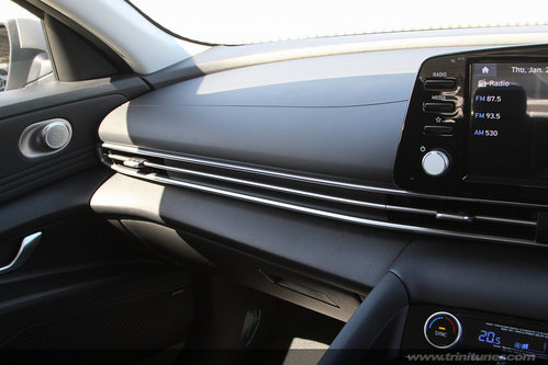 2021_Hyundai_Elantra_14.jpg