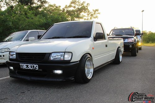 izusu pickup.jpg