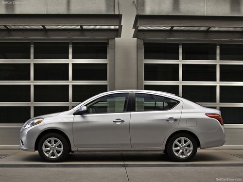 Nissan-Versa_Sedan_2012_800x600_wallpaper_0b.jpg